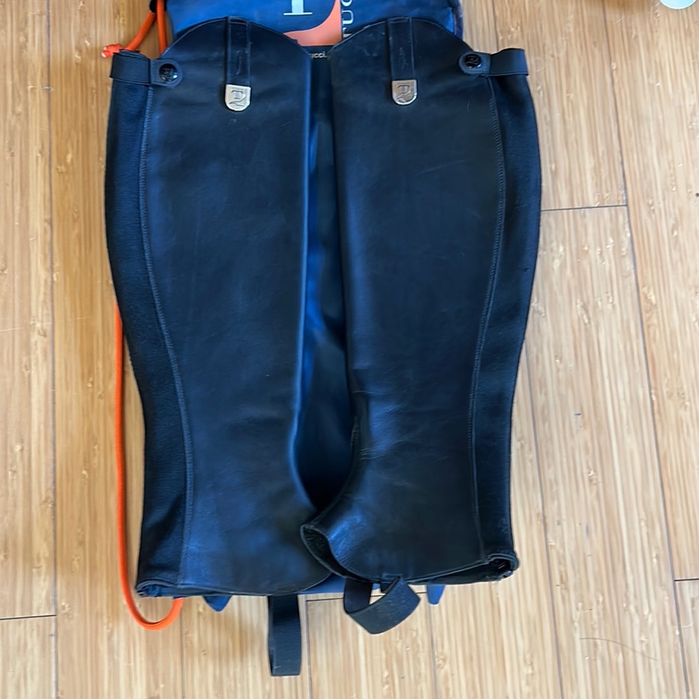 New Tucci Time T-Grip Half Chaps size Medium +